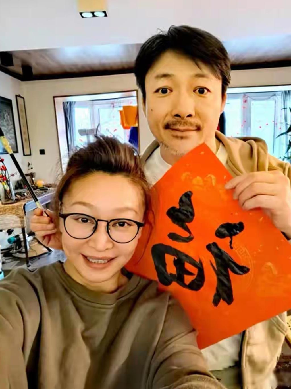 刘天池说：“看《交锋》，网友说，祖峰老师都有小肚子了，我跟你说，这句话特别扎心，