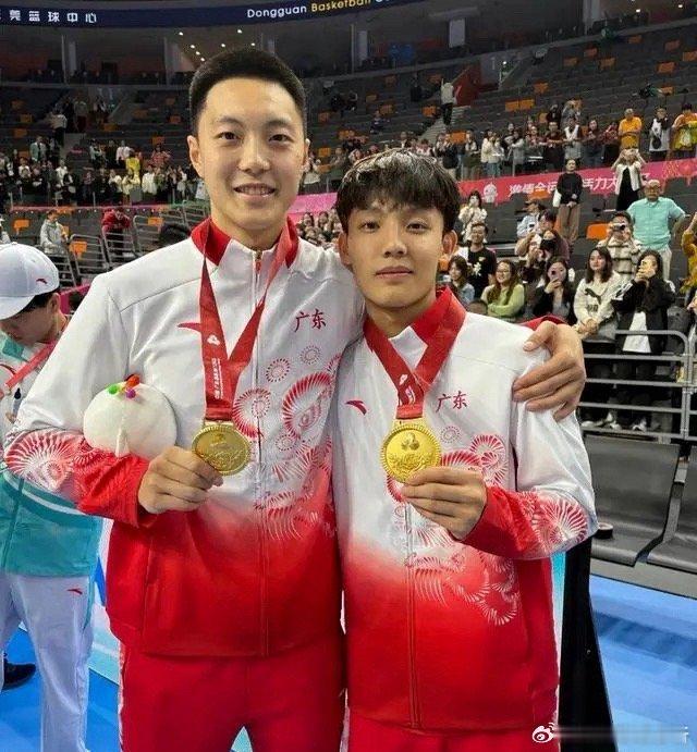 周鹏谈徐杰无缘国家队：能力毋庸置疑教练组只是看需不需要他北京时间11月16日