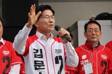 金文洙改口“祖先当然是韩国人”，试图撇清“亲日”争议13日下午，国民力量总统