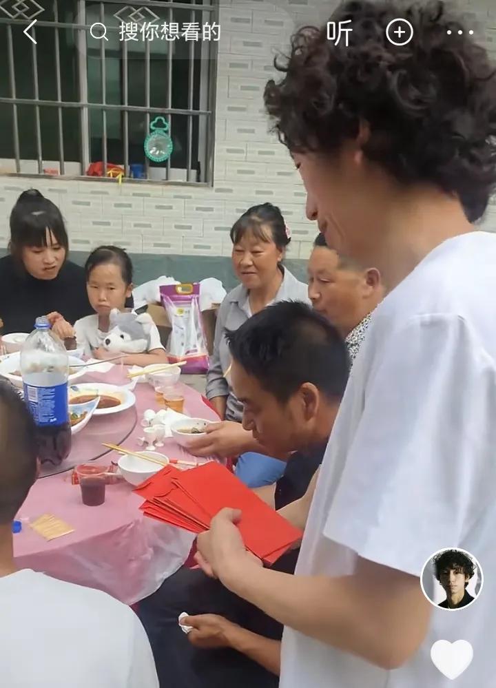 国际巨星庞麦郎到底赚到钱没有？最近关于庞麦郎的新闻很多，最火是他和一个艳星龚