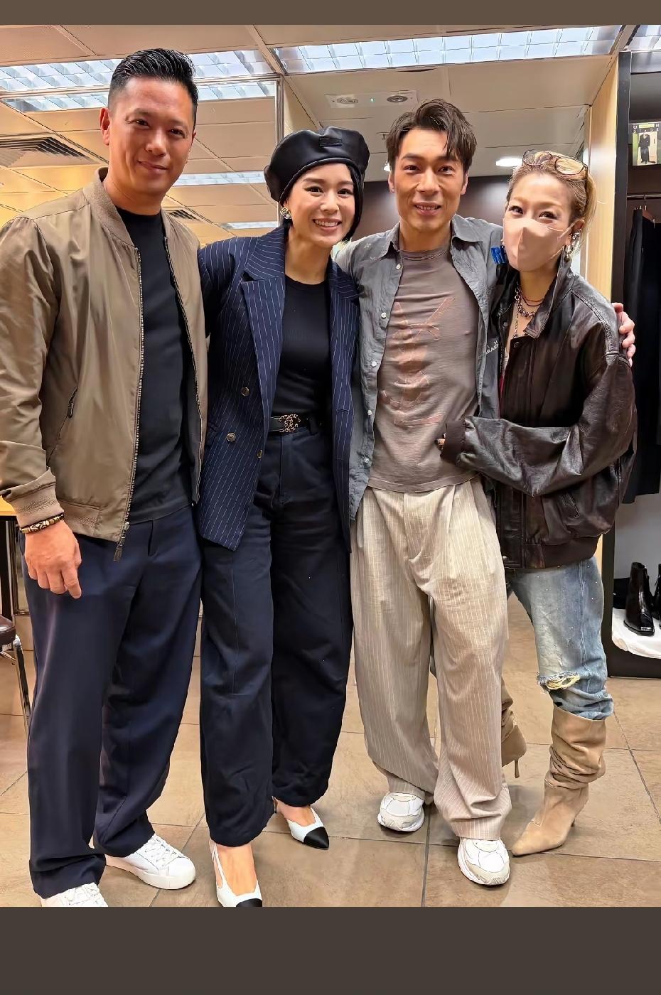 都吃了防腐剂嘛，永远那么靓[赞]港星的辨识度都好强，好高级的感觉。郑秀文头型好