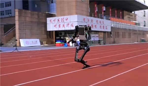 4月11日，上海。宇树科技扔出一颗科技炸弹。旗下H1人形机器人，实测峰值速度1