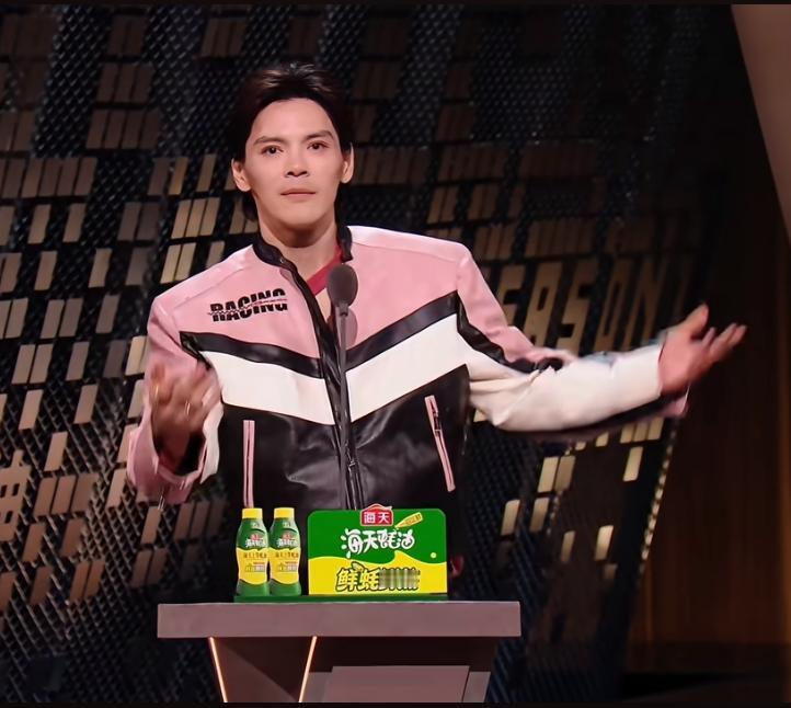 向佐终究还是讲错话了。其实他父母在娱乐圈里，哪里算“教子无方”？明明是教