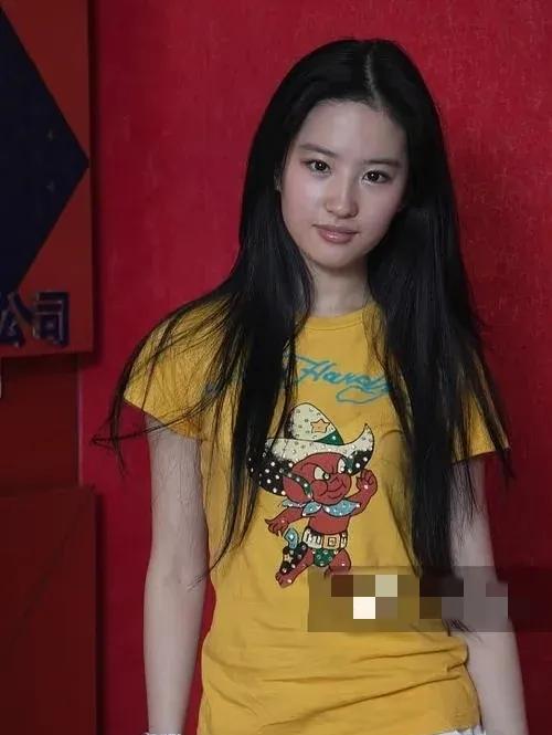 真正的美女像刘亦菲，从来不挑发型服装，随随便便都好看。#明星刘亦菲#