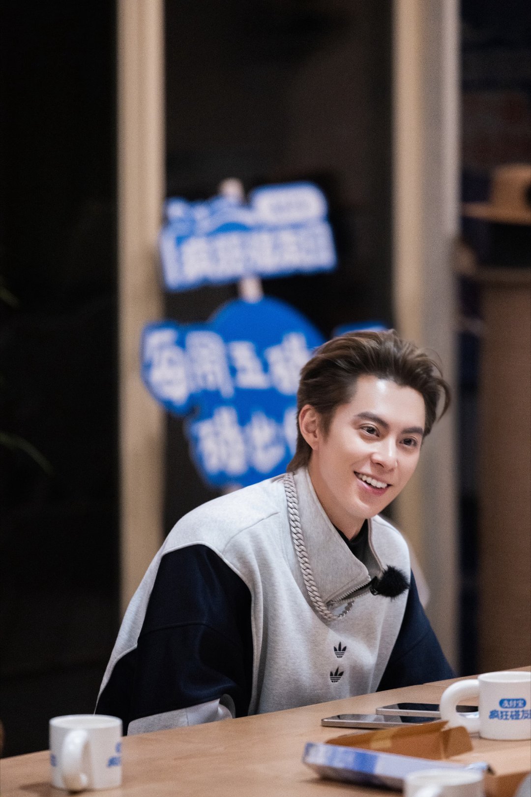 客栈开业大吉和客栈主理人王鹤棣一起放下烦恼，马上享受～