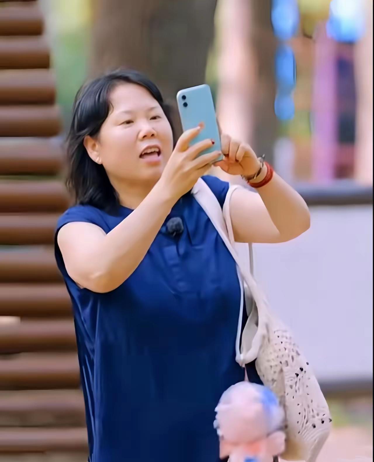 如果我是张家齐的妈妈，综艺结束后第一件事，不是和女儿修复关系，而是找人帮忙看