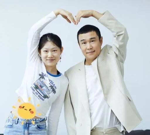 小沈阳真诚发文，大方回应女儿专辑售卖遇冷，并表示截止到目前大概千张专辑，感受到的