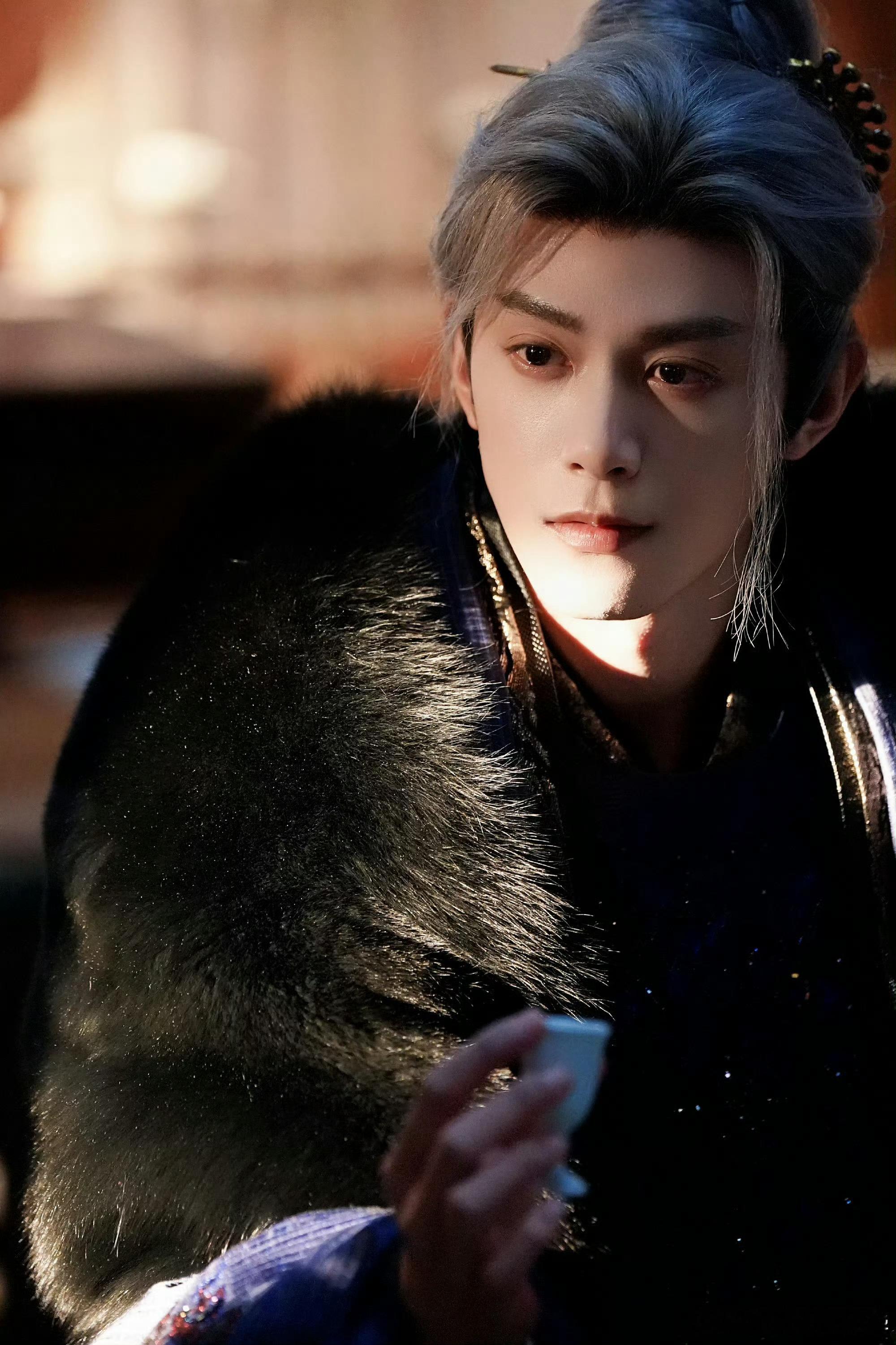 邓凯演技病娇男鬼赛道他一骑绝尘！白毛造型+疯批感，又让人心疼又带感，眼神杀太绝