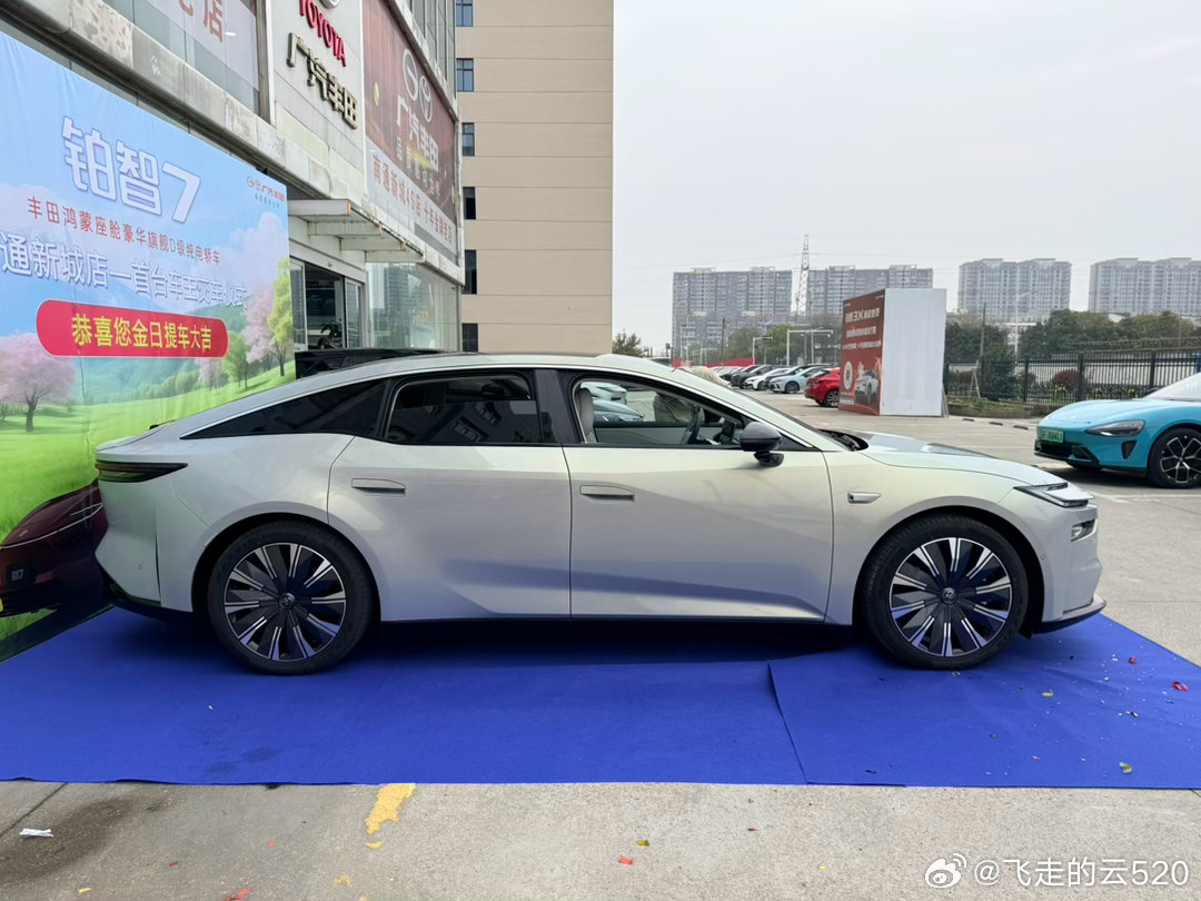 开着Su7来提铂智7真就发布就交车，广丰的速度还是快啊摸了摸新车，max版的皮质