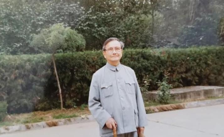 1954年，两个犹太商人带着一份"大礼"敲开了新中国的门。他们说自己手里有高浓缩