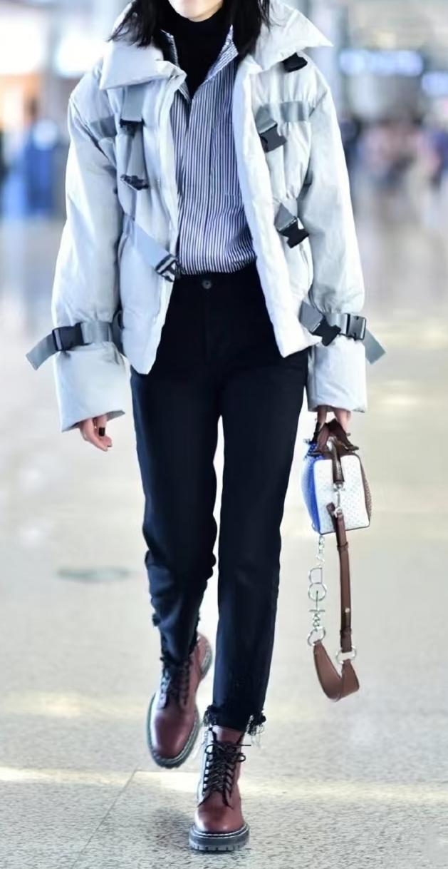 比如在40-50岁那些年，还身处职场的我，对长筒靴的喜欢程度就远远超过马丁靴。那