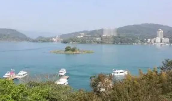 台湾问题再拖下去，美国驻军了，日本驻军了，英法印澳这些列强都来驻军了。7月23