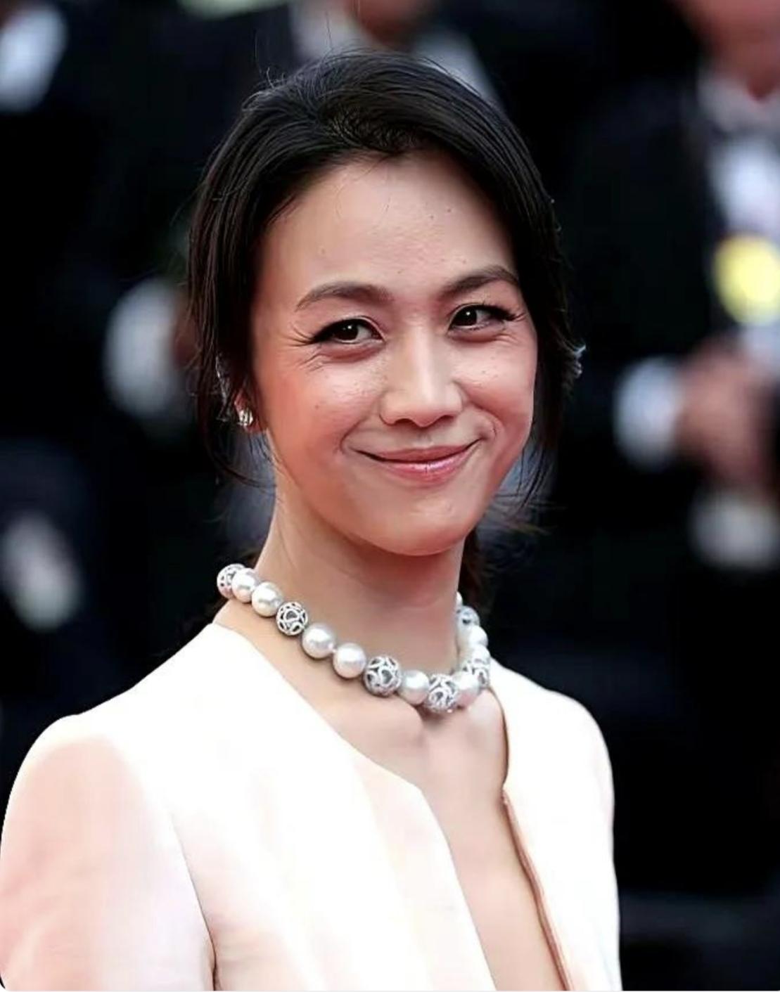 汤唯什么时候老成这样子？这是后期有人在她脸上造假吧？（图片来源网络）