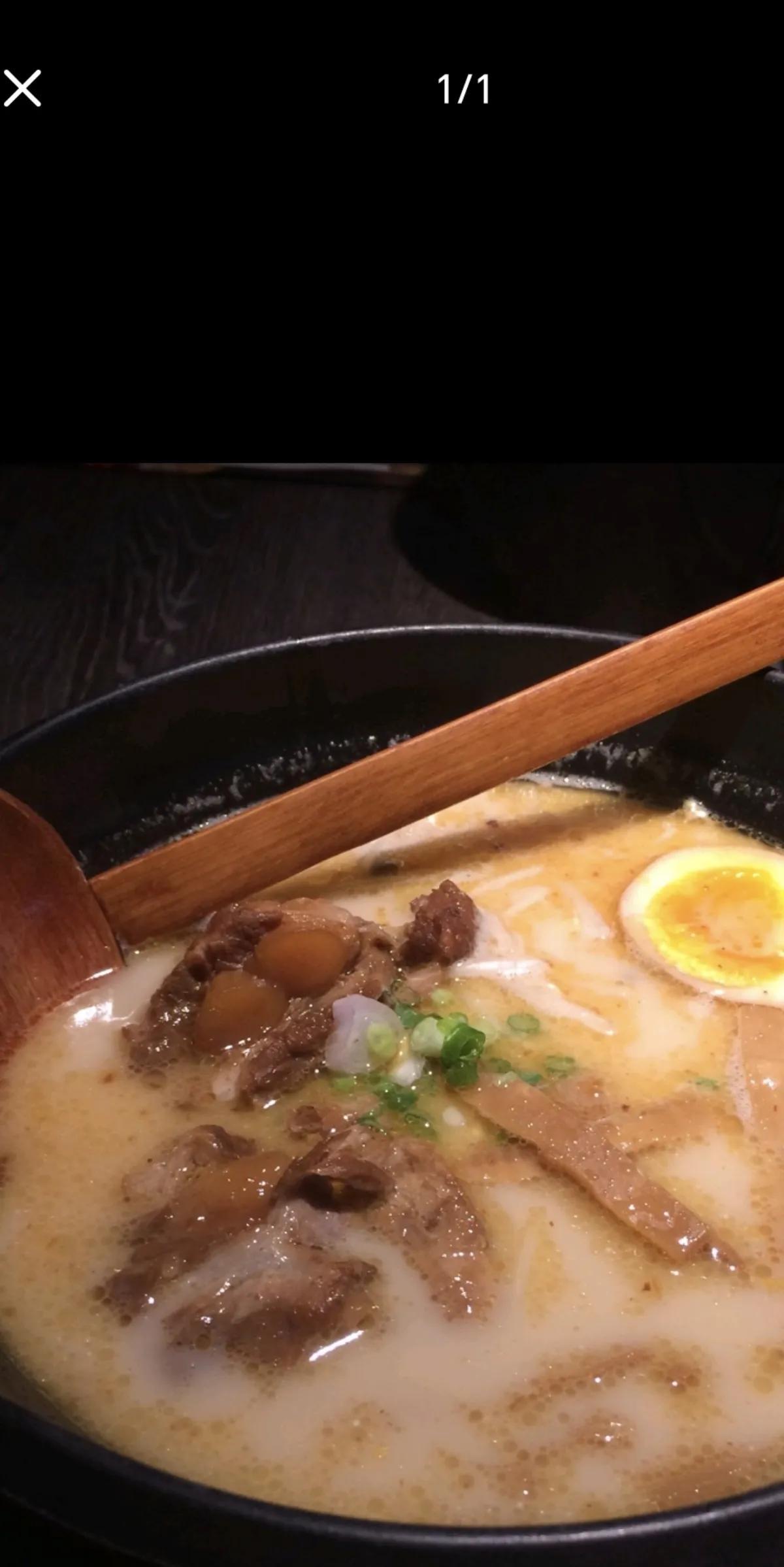 十几年前吃过味千拉面，当时记得不好吃，也忘记了面的味道，今天带宝宝剪完了头发已经
