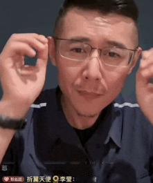 大冰直播时，一位粉丝连麦上来，声音发颤。他说自己中了1300万，完税并捐出