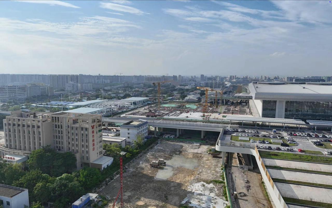 5月23日汕头站西站房及枢纽一体化工程。汕头汕头站高铁