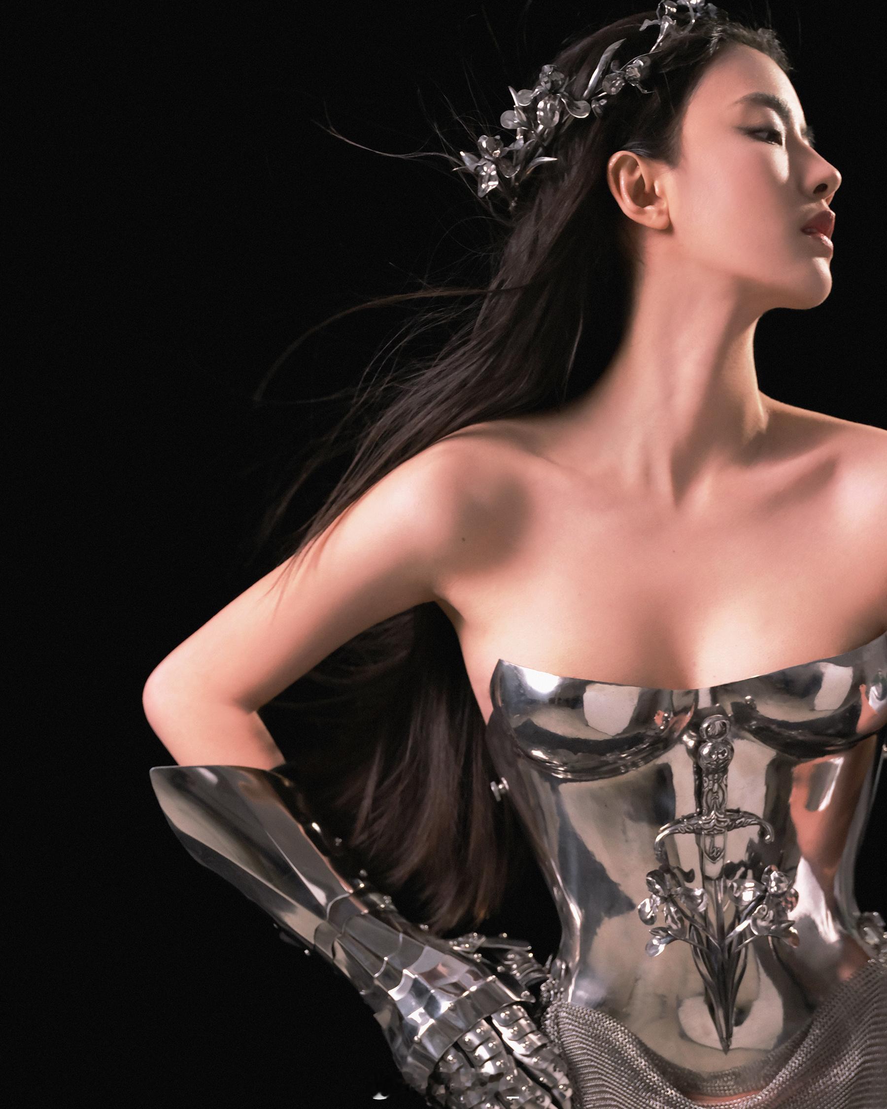 盔甲很硬，气势不能输，今天是未来战士——小何腾讯视频星光大赏星光大赏出图