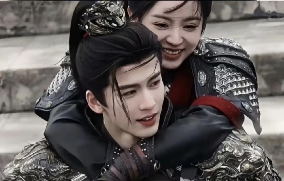 内娱挺多演了将军的男演员。但张凌赫在《逐玉》里演的将军，网友纷纷表示说:“过于