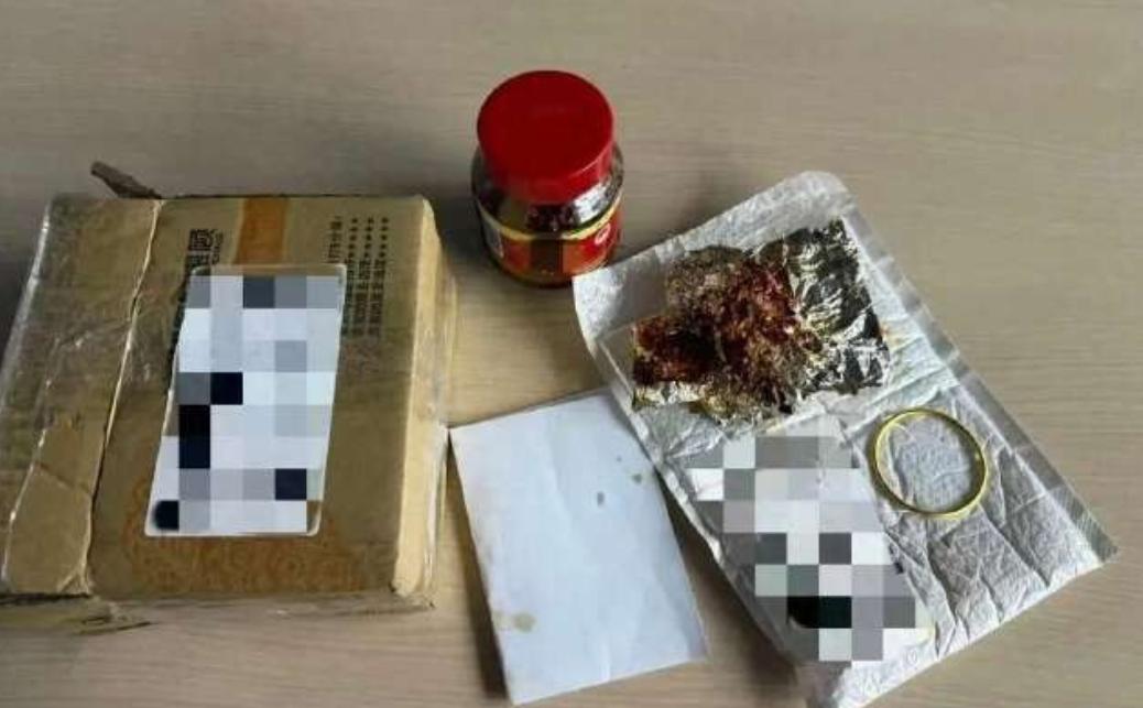 60多岁大妈也是恋爱脑！江苏泰州，一位60多岁大妈在网上认识一名外地男子，那男子