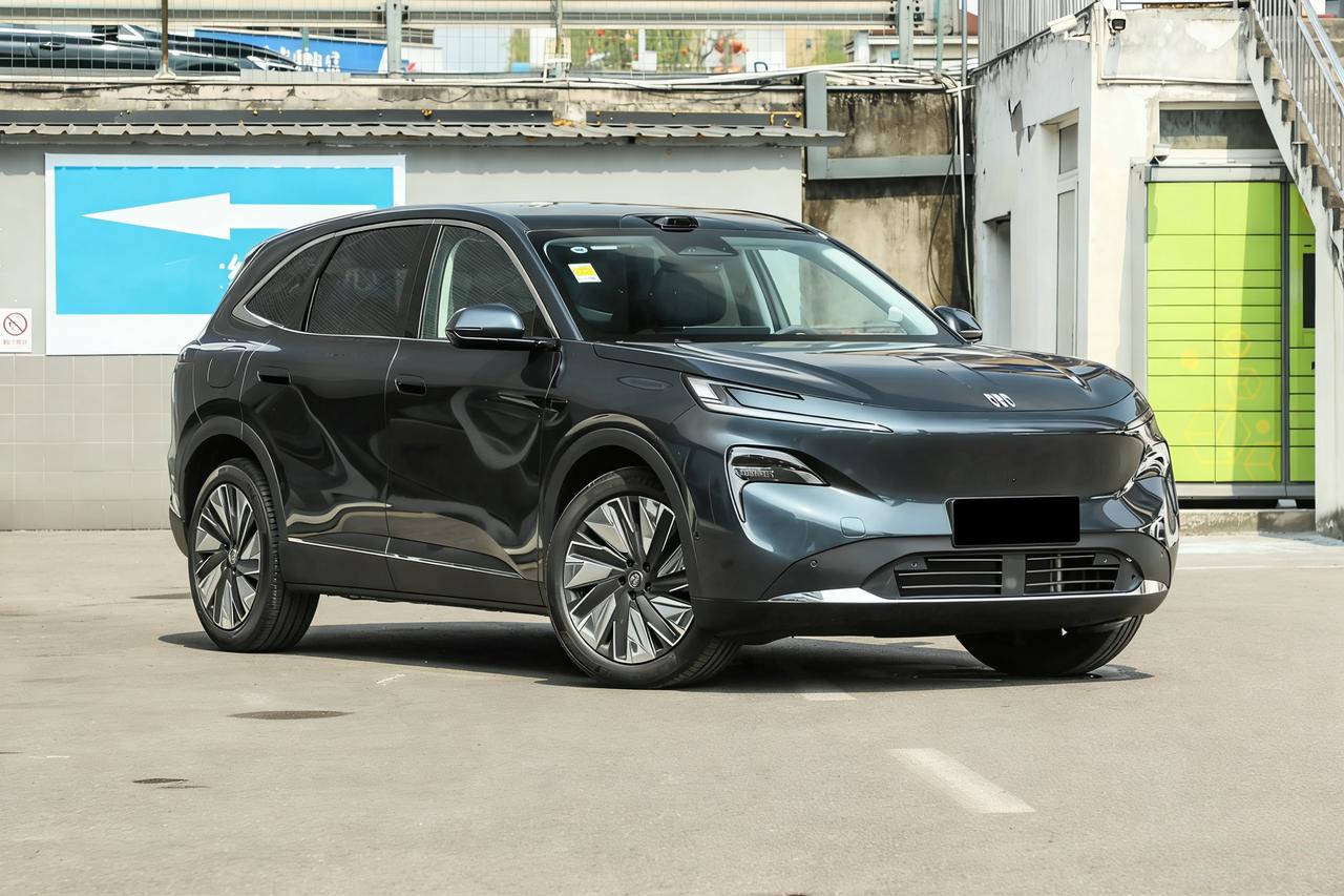 别克至境E7实车亮相综合续航1630公里，带激光雷达+五恒座舱、四座加热