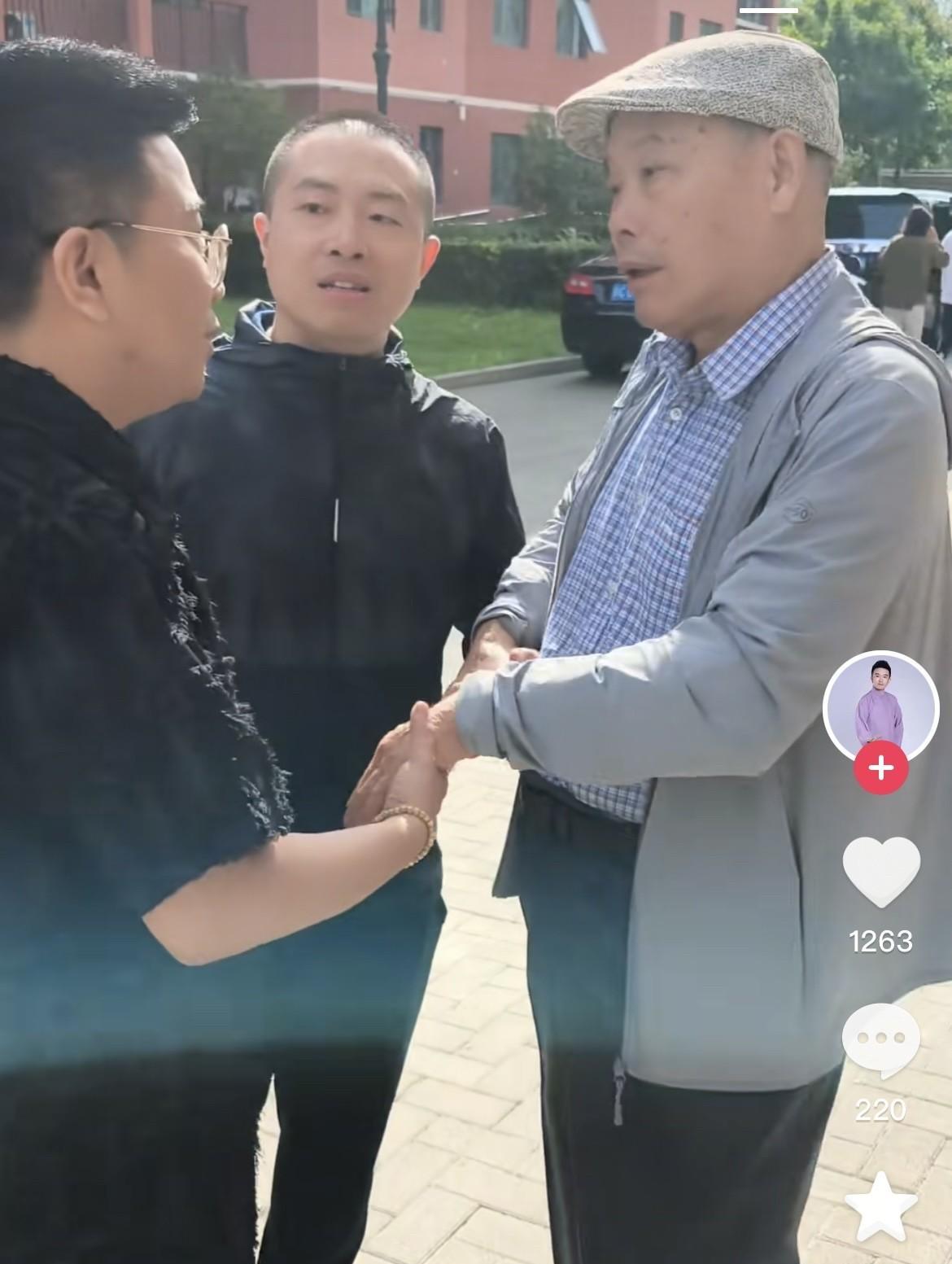 李春艺是首届“马季杯”全国大学生相声展演冠军。昨天，第五届“马季杯”全国大学生相