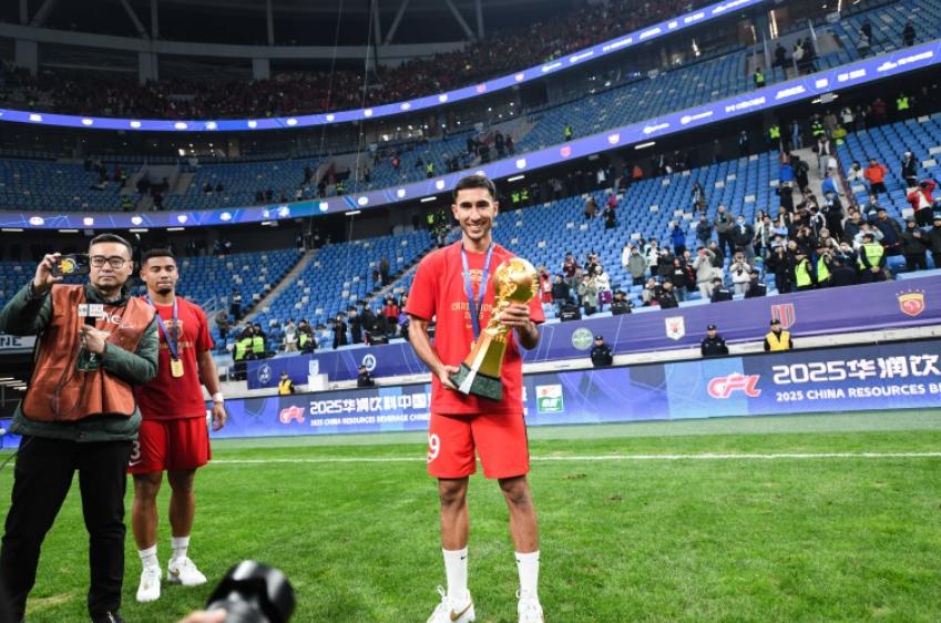 这个转换有点亏啊！上海海港球员亚历斯祖作为港澳台球员加盟成都蓉城！成都蓉