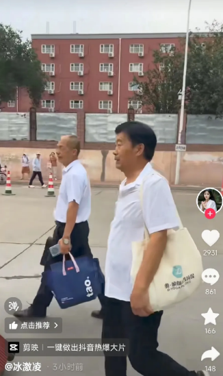 郭某宽和熊女士来参加庭审，看他们的表情还蛮轻松的，都是见过大场面的人，只是这场面