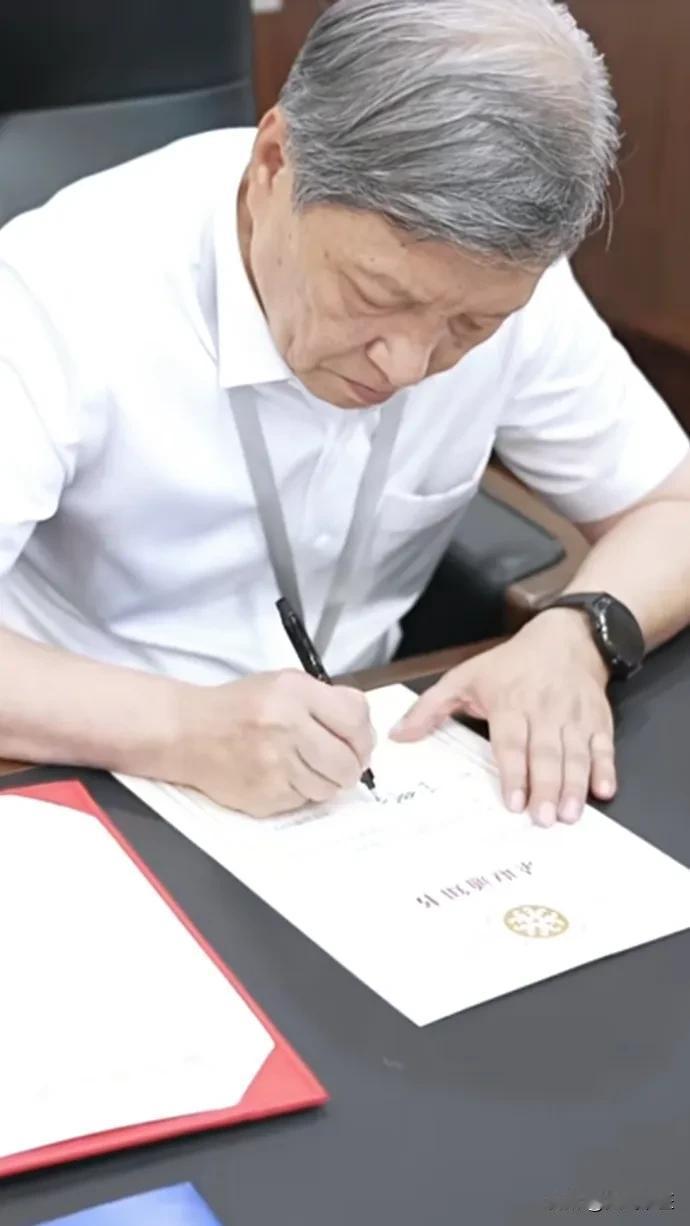王树国校长亲自签发通知书啦，福耀科技大学招生迎来“开门红”，其录取线为616分，
