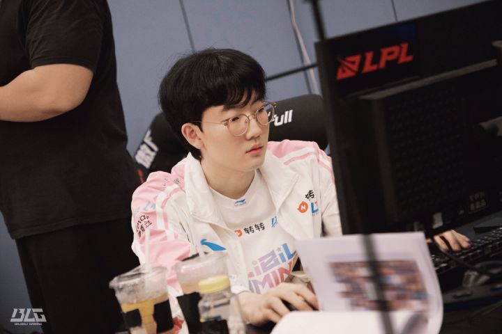 【Viper回应晋级败决】Viper回应横扫AL今日LPL淘汰赛BLG以3-0横