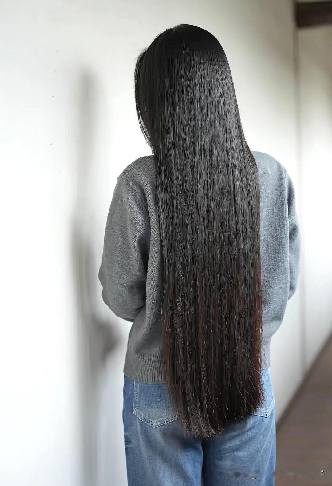 长发如瀑，背影如画。