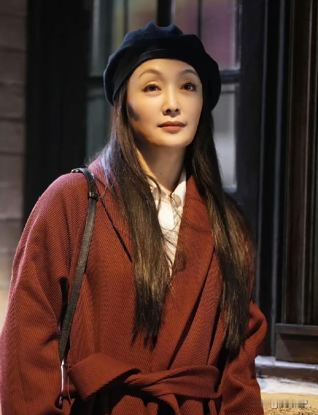 娱乐圈里不少女星都选择远嫁国外，有人嫁完就改国籍，慢慢淡出国内观众视线，陈冲就是