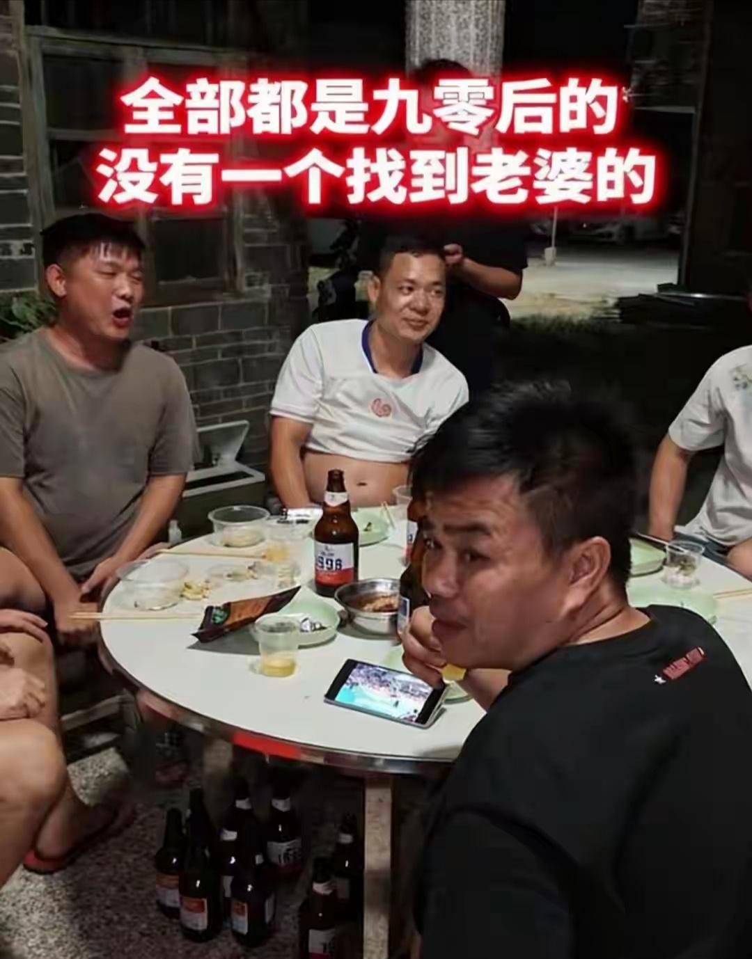 广西6位90后单身汉聚餐，有房有车却难觅佳偶，缘由令人唏嘘在广西乡下的一处小院