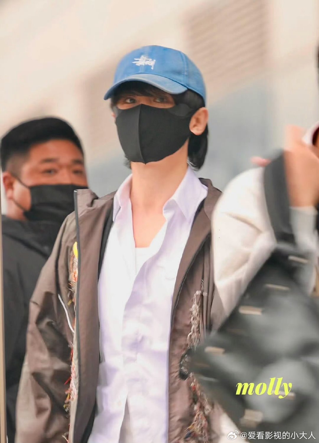 成毅讲究人儿成毅摘了帽子变顺毛小狗成毅正月里真不剪头发，摘了帽子变顺毛小狗