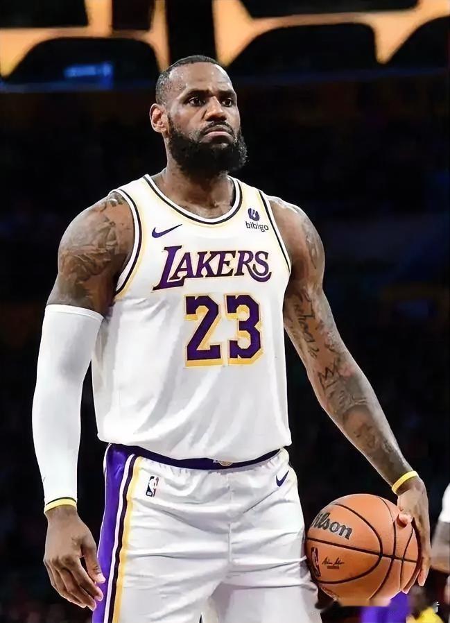 没想到，今日湖人出场时间最多的是这4名球员！詹姆斯：首发上场35分钟，投篮17