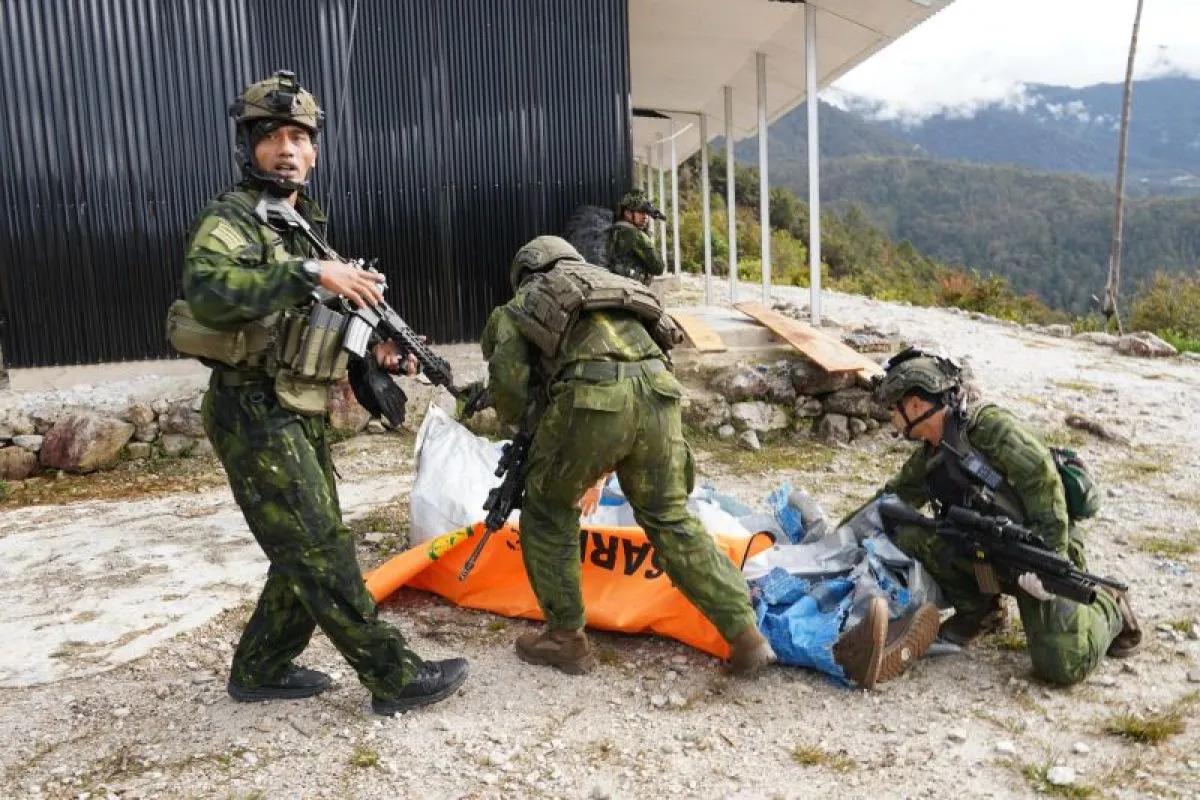 先杀新西兰飞行员，再烧美国飞机——印尼这支叛军，正在把巴布亚变成外籍人士的禁区。