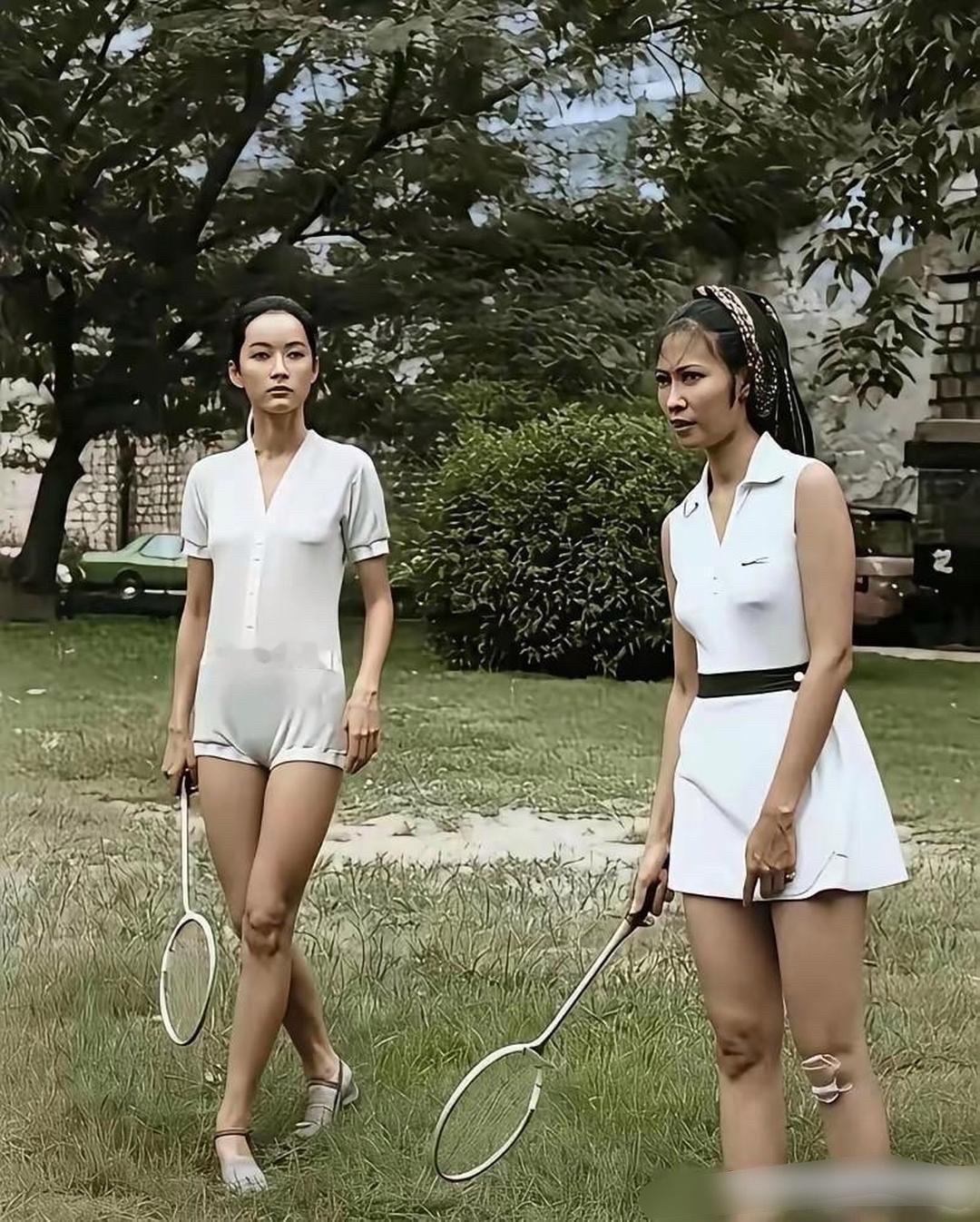 林青霞这辈子最想撕掉的照片，恐怕就是和萧芳芳的这张合影。​​​