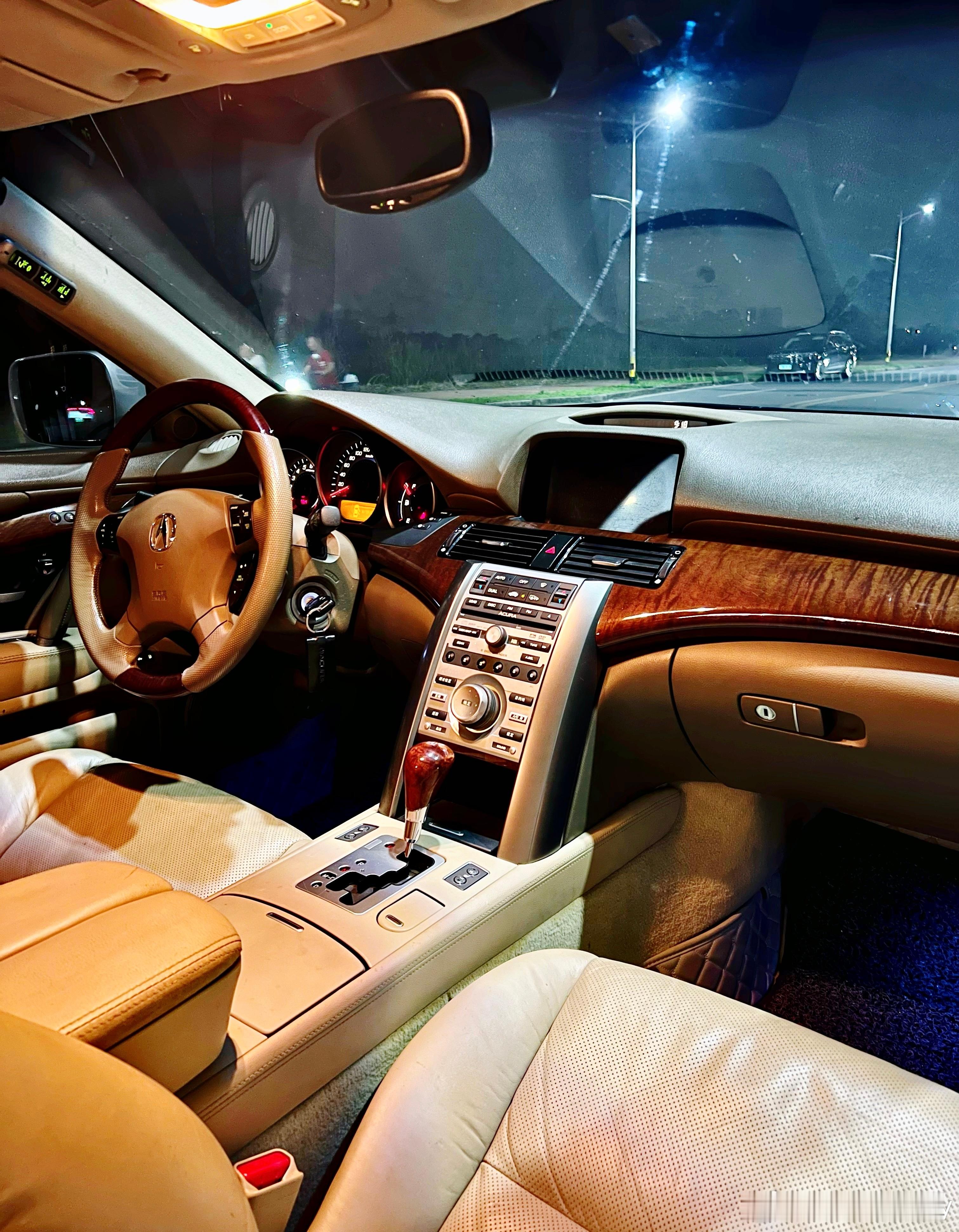 最近想卖车，有人想买吗讴歌红旗二选一