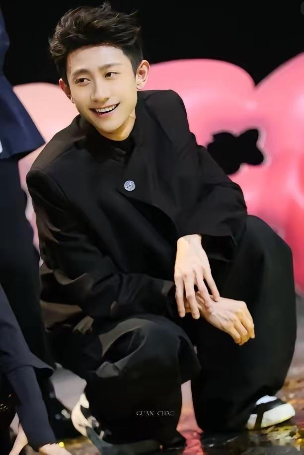 张一山再次印证了沉下心打磨的重要性，当年演砸《鹿鼎记》被全网骂像猴，瘦得脱相没动