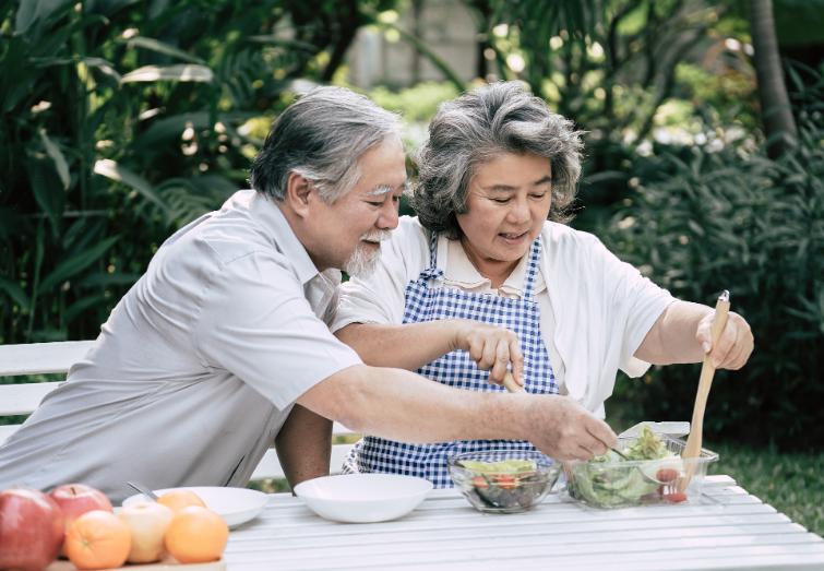 能不能长寿，食欲旺盛有暗示？医生：若有5特征，长寿几率更大人们常常琢磨，到底