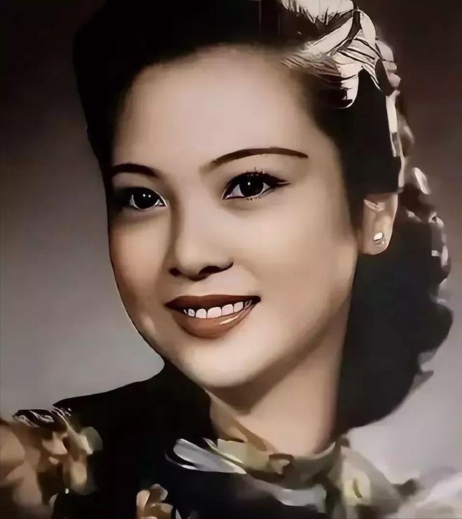 1938年，41岁的戴笠借口加班，把秘书余淑衡，带到了卧房。戴笠递给她一