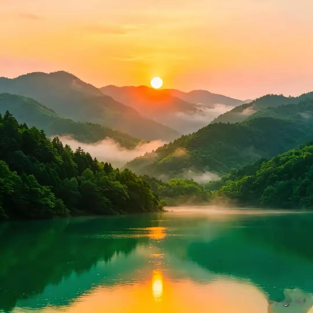 如果你人到中年在职场，选择低调内敛、安稳度日1、守住本职底线，分内之事尽心尽