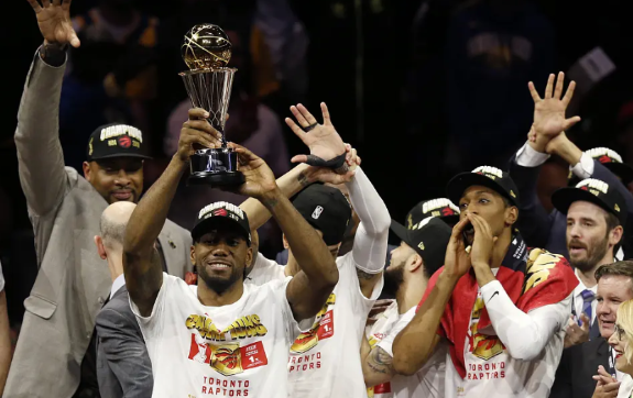 前NBA球员伊巴卡称：至今也不敢相信伦纳德夺冠后会选择离队，我以为他会留下来！