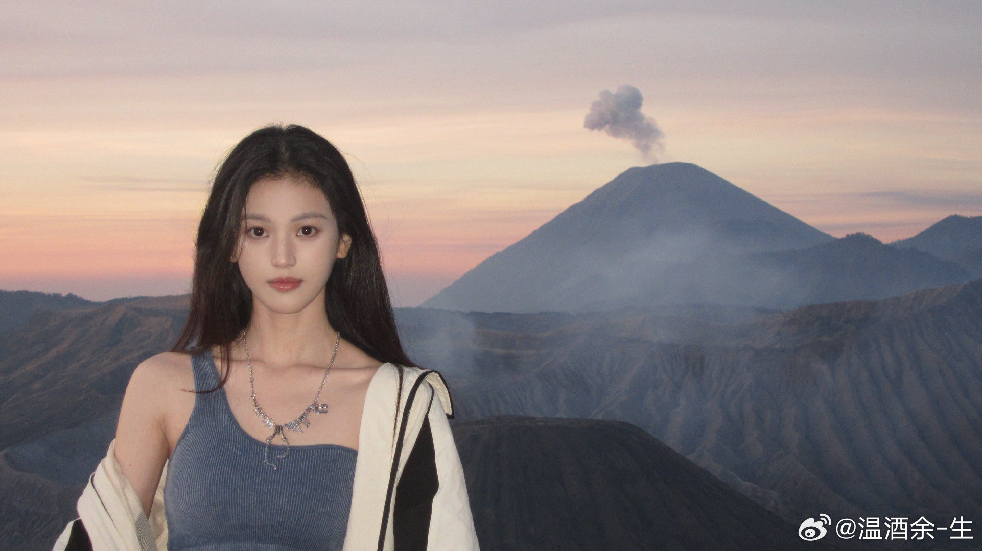 沈羽洁说到新疆第一个想到迪丽热巴被沈羽洁圈粉了！提到新疆就想到迪丽热巴，两大美女