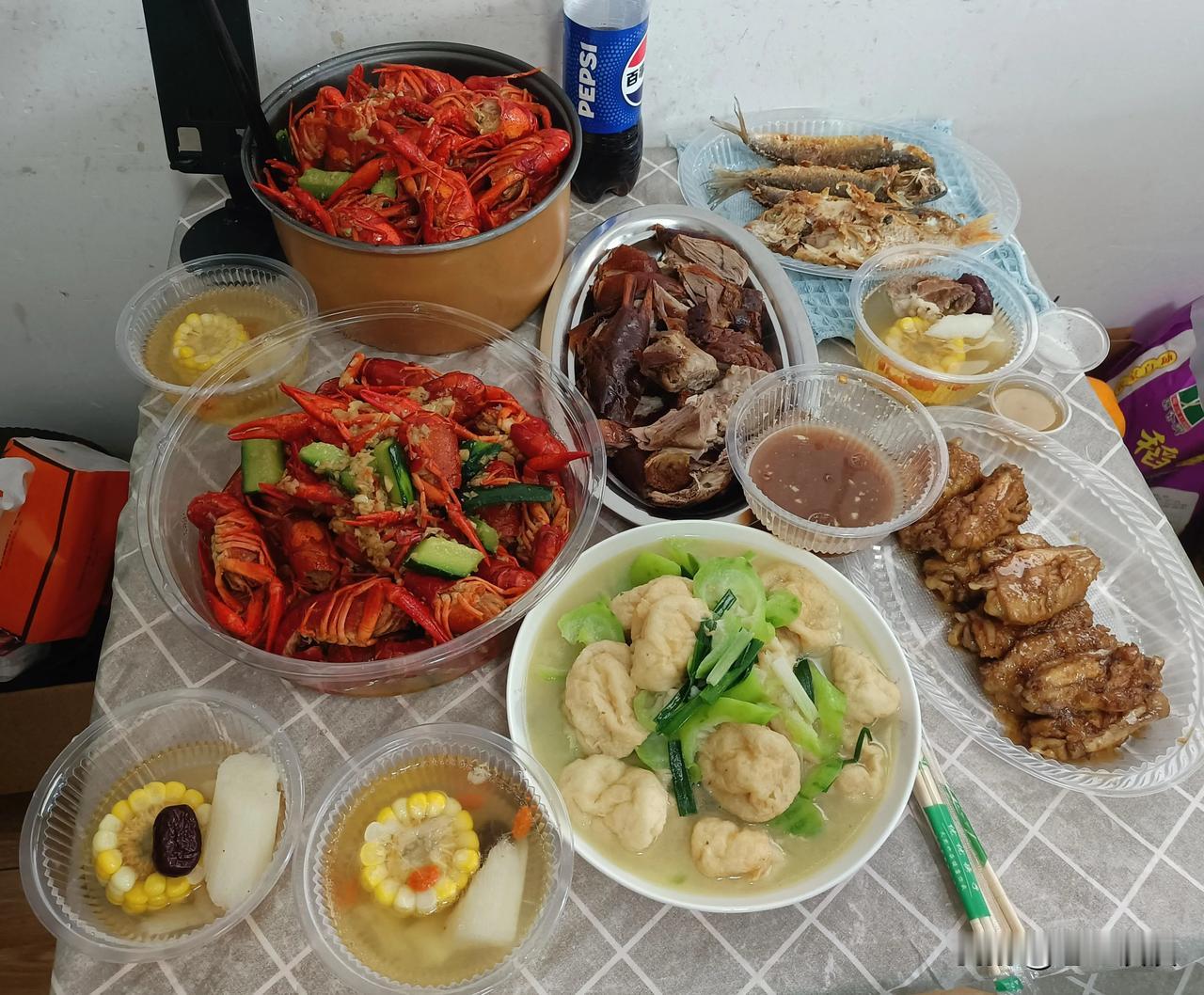 五一劳动节，妹妹约我去她家吃饭，我答应了。一大早起床，坐地铁要花两个小时，来