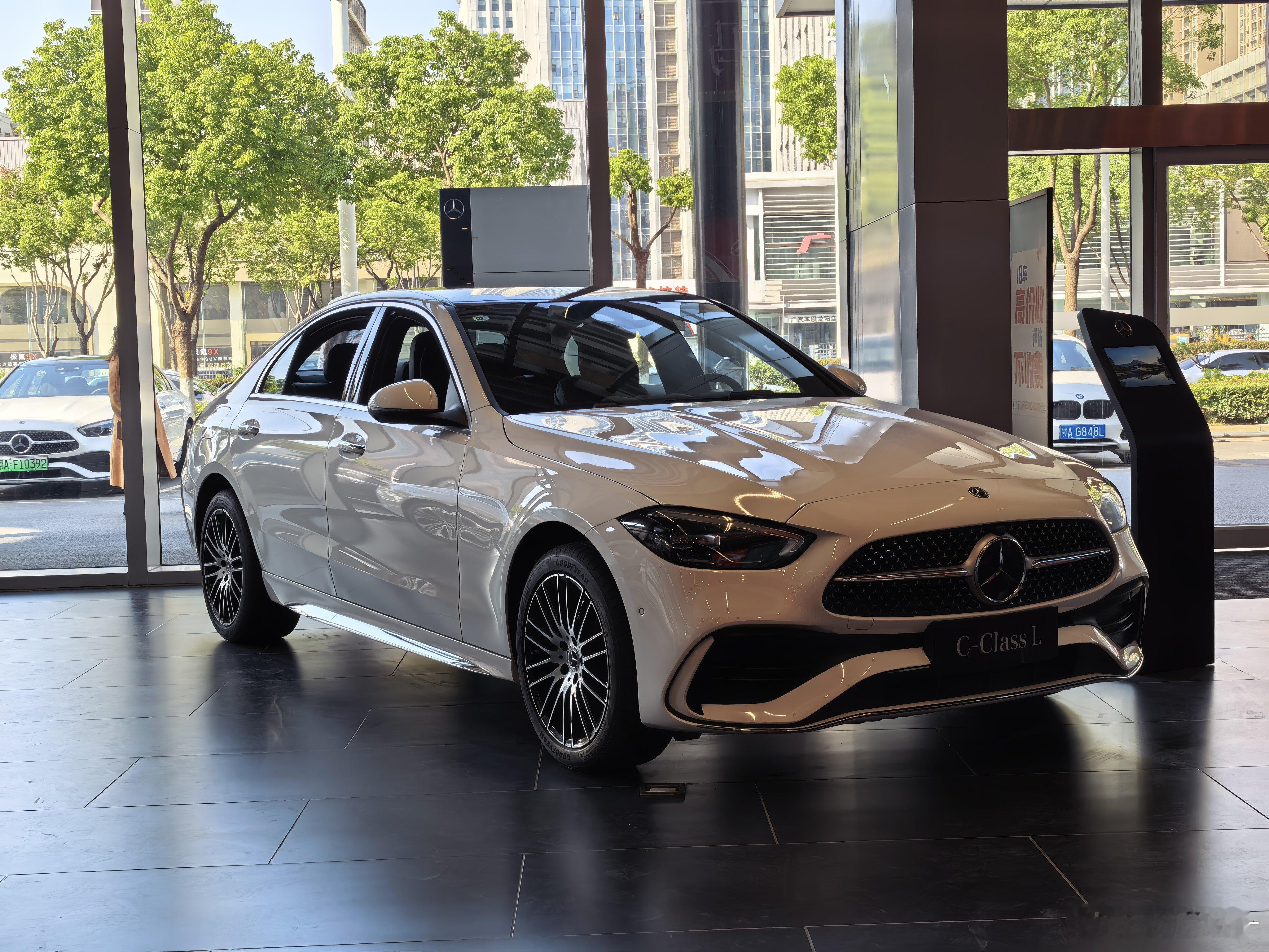 2.0T的奔驰C260L又回来了对，奔驰终于想通了，可怜那批1.5TC级车主卖二