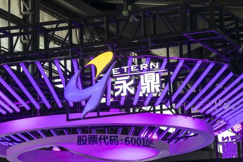 在股市里待久了，你会发现一个扎心定律：亏钱不是最疼的，最疼的是你前脚刚割，后脚它