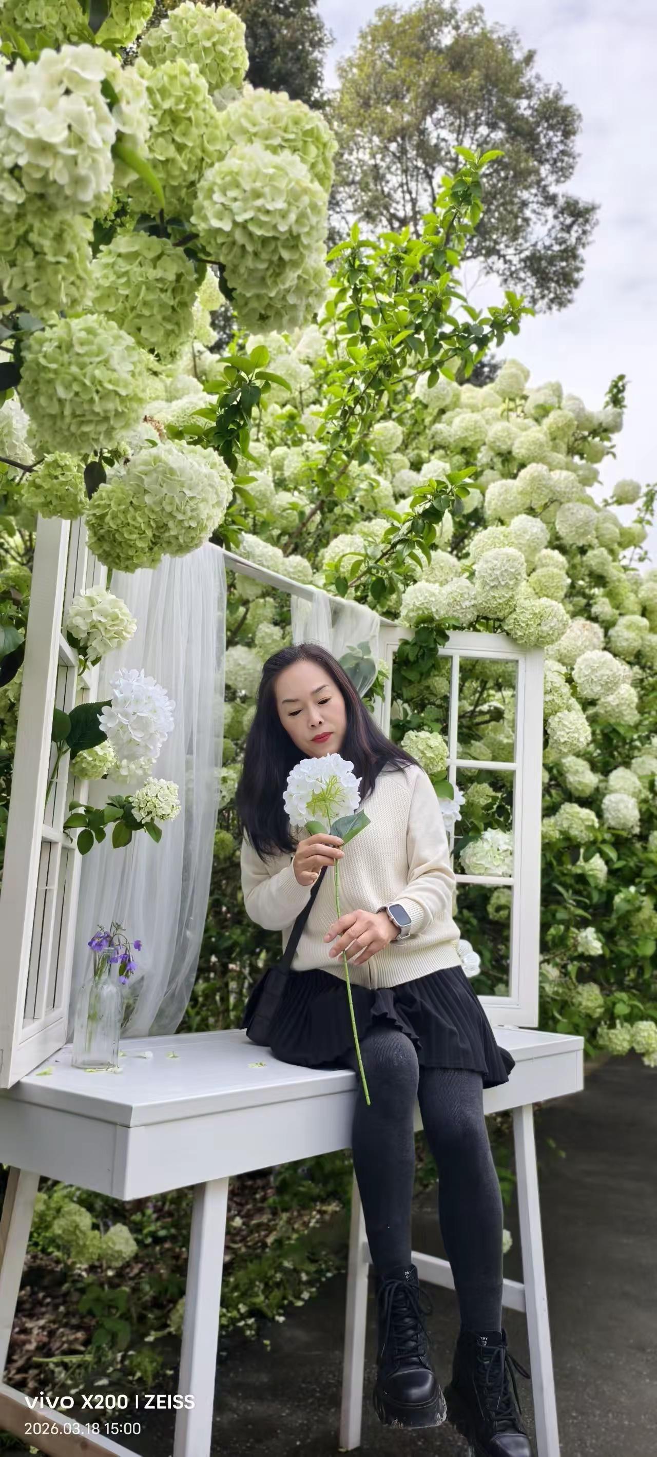 🌸:开着大奔，搂着玉芬，吃着豆角，回忆青春！