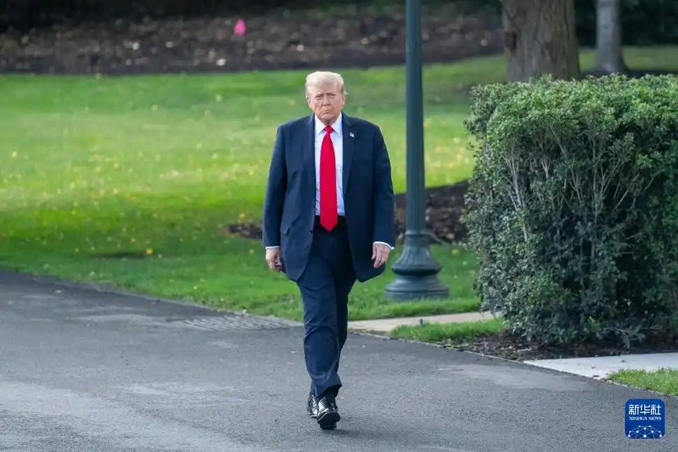 中美第六轮交锋正式打响，特朗普政府气势汹汹。但真坐上谈判桌，中国凭什么比美国从容