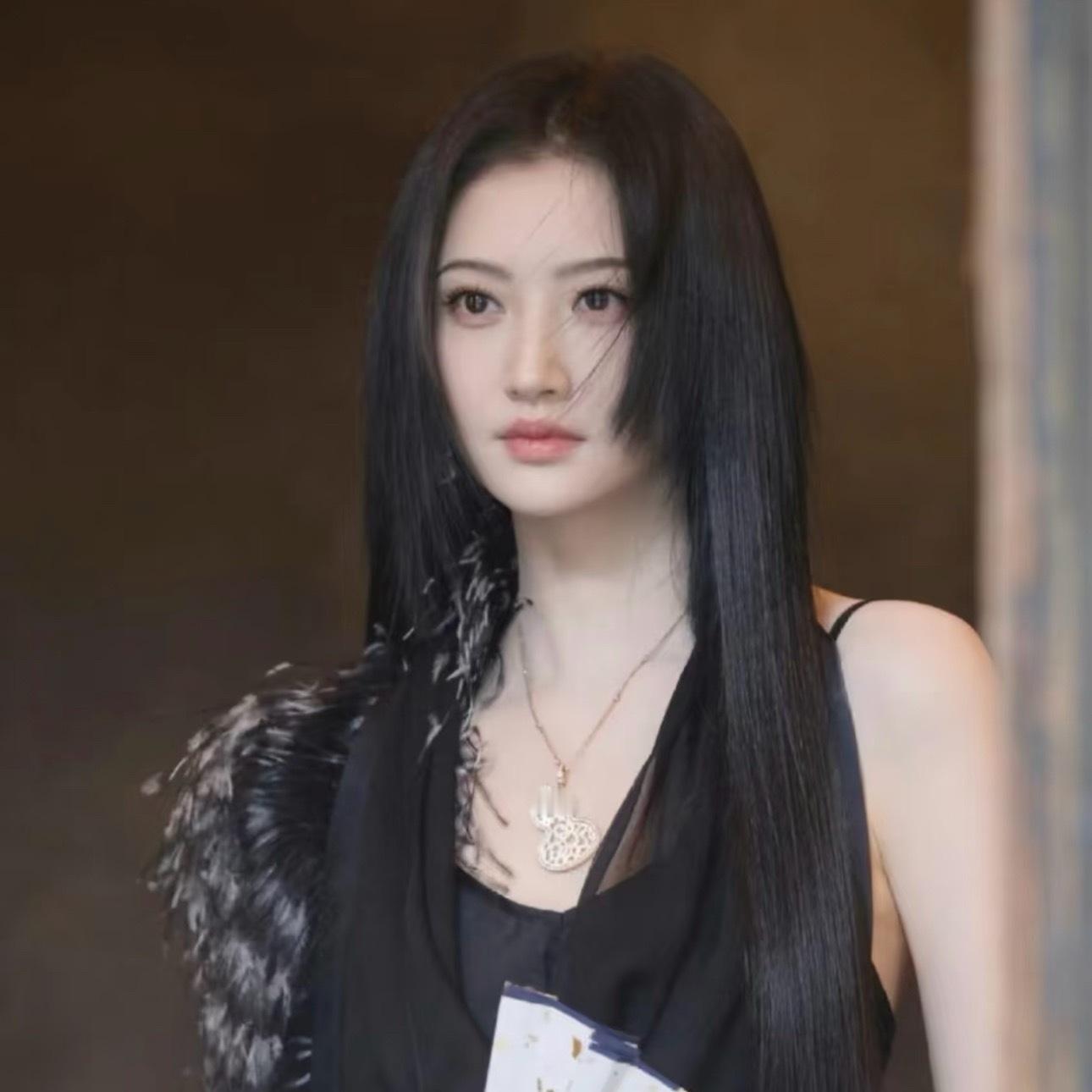 这个造型真的超级贴，要是剧里也有这个造型就好了景甜高马尾景甜龙骨焚箱高马尾造型
