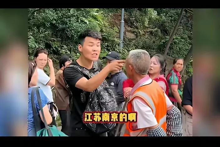 黔灵山公园我去过，以前门票5元，早7点之前不要门票，管理人员都特别和善，山上有座